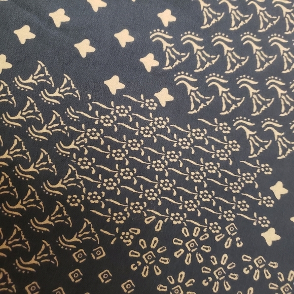 Lou & Grey Doleman Sleeve Crop Sweatshirt - Picture 10 of 11